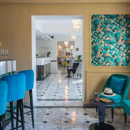 Carlton Hotel 4*