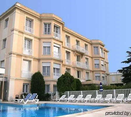 Carlton Hotel 4*