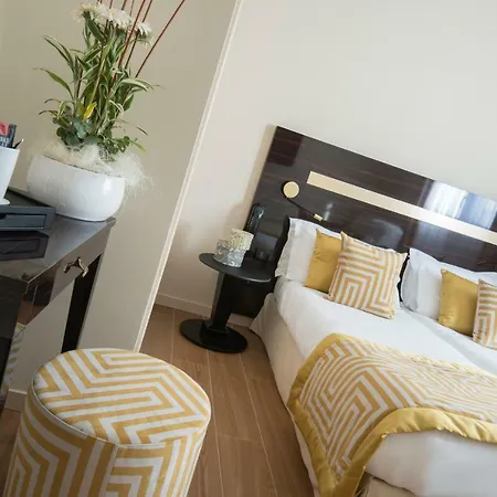 Carlton Hotel 4*